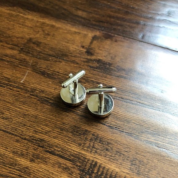 Mens Red pattern cuff links - Picture 2 of 4